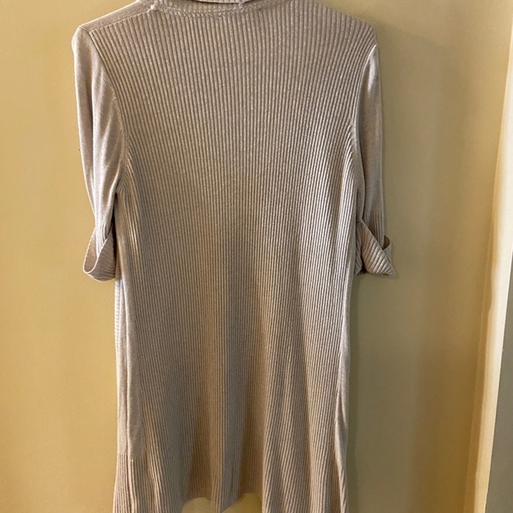 Cream lightweight long sweater size medium - Picture 6 of 11
